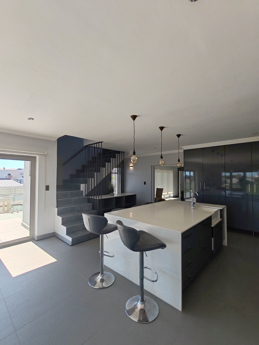 7 Bedroom Property for Sale in Perlemoenbaai Western Cape